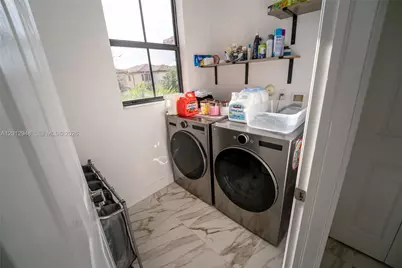 8821 W 34th Ct, Hialeah, FL 33018 - Photo 41