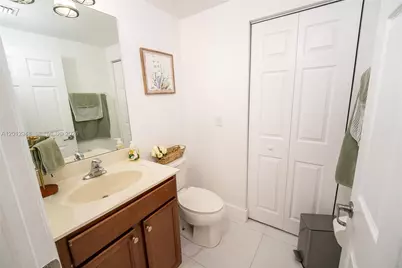 8821 W 34th Ct, Hialeah, FL 33018 - Photo 27