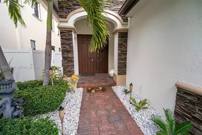 8821 W 34th Ct, Hialeah, FL 33018 - Photo 7