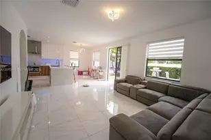 8821 W 34th Ct, Hialeah, FL 33018 - Photo 23