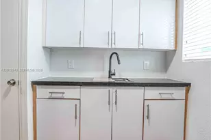 7325 Carlyle Ave, Miami Beach, FL 33141 - Photo 11