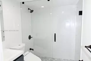 240 W Park Dr, Miami, FL 33172 - Photo 23