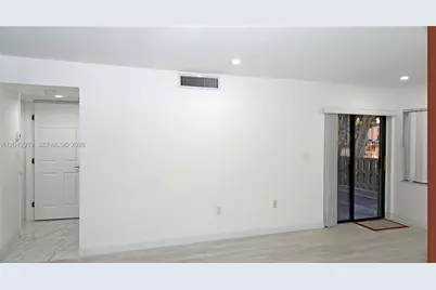240 W Park Dr #108-4, Miami, FL 33172 - Photo 15