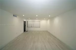 240 W Park Dr, Miami, FL 33172 - Photo 11