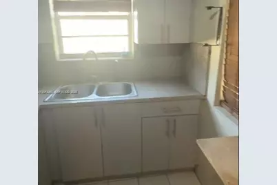 2735 NW 28th St #2735, Miami, FL 33142 - Photo 5