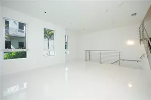 9165 NW 33rd St, Doral, FL 33172 - Photo 9
