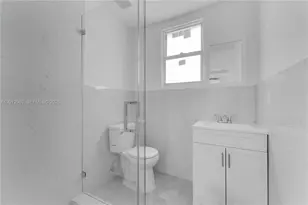 521 NW 33rd Ave, Miami, FL 33125 - Photo 15