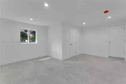 521 NW 33rd Ave, Miami, FL 33125 - Photo 17