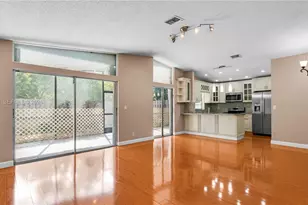 570 Woodgate Cir, Sunrise, FL 33326 - Photo 17