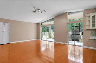 570 Woodgate Cir, Sunrise, FL 33326 - Photo 13