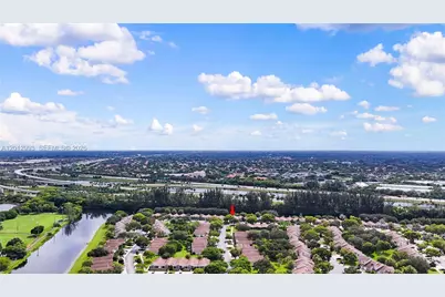 570 Woodgate Cir #A, Sunrise, FL 33326 - Photo 9