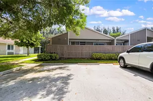 570 Woodgate Cir, Sunrise, FL 33326 - Photo 3