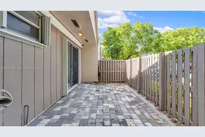 570 Woodgate Cir #A, Sunrise, FL 33326 - Photo 11