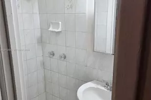 5871 NW 199th St, Hialeah, FL 33015 - Photo 7