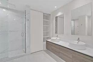 121 NE 34th St, Miami, FL 33137 - Photo 37