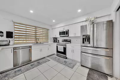 8830 NW 3rd St, Pembroke Pines, FL 33024 - Photo 11