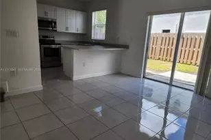 2693 SE 19th St, Homestead, FL 33035 - Photo 11