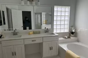 17110 NW 10th St, Pembroke Pines, FL 33028 - Photo 19