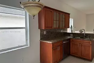 17110 NW 10th St, Pembroke Pines, FL 33028 - Photo 9