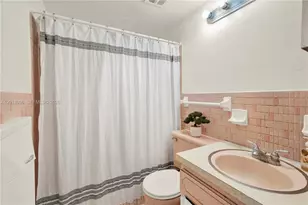 285 NE 191st St, Miami, FL 33179 - Photo 11