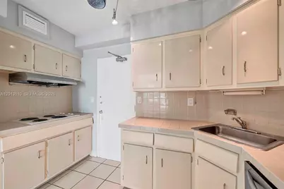 1430 Brickell Bay Dr #206, Miami, FL 33131 - Photo 13