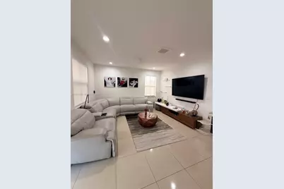 8640 NW 101st Pl, Doral, FL 33178 - Photo 9