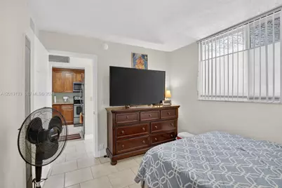 9330 Lagoon Pl #307, Davie, FL 33324 - Photo 25