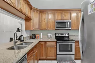 9330 Lagoon Pl, Davie, FL 33324 - Photo 7
