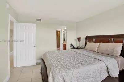 9330 Lagoon Pl #307, Davie, FL 33324 - Photo 19