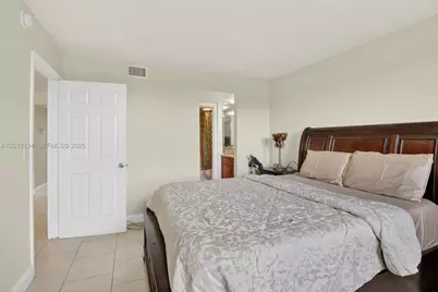 9330 Lagoon Pl #307, Davie, FL 33324 - Photo 19