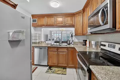 9330 Lagoon Pl #307, Davie, FL 33324 - Photo 5