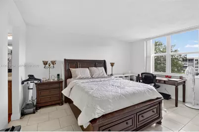 9330 Lagoon Pl #307, Davie, FL 33324 - Photo 17