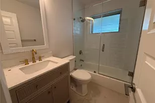 7611 NW 2nd St, Pembroke Pines, FL 33024 - Photo 9