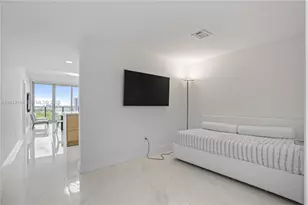 16385 Biscayne Blvd, North Miami Beach, FL 33160 - Photo 21
