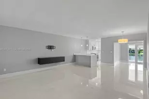 7108 Laurel Ln, Miami Lakes, FL 33014 - Photo 7