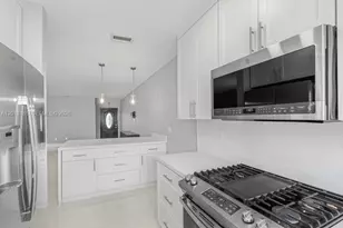 7108 Laurel Ln, Miami Lakes, FL 33014 - Photo 15