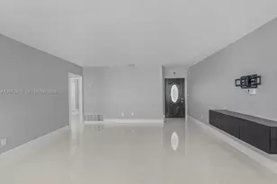 7108 Laurel Ln, Miami Lakes, FL 33014 - Photo 9