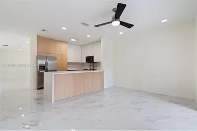 7978 NW 200th St, Hialeah, FL 33015 - Photo 9
