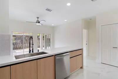 7978 NW 200th St, Hialeah, FL 33015 - Photo 5