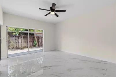 7978 NW 200th St, Hialeah, FL 33015 - Photo 15