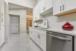 22708 Meridiana Dr, Boca Raton, FL 33433 - Photo 5
