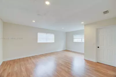 359 10th St, Lake Park, FL 33403 - Photo 17