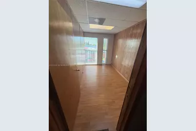7400 NW 7th St #201, Miami, FL 33126 - Photo 5