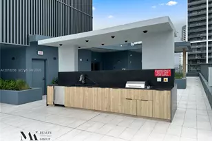 121 NE 5th St, Miami, FL 33132 - Photo 15