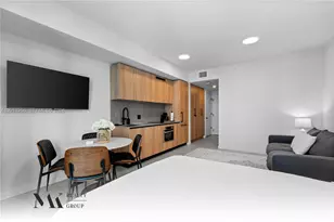 121 NE 5th St, Miami, FL 33132 - Photo 9