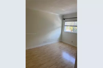 924 SE 2nd St #14, Fort Lauderdale, FL 33301 - Photo 5