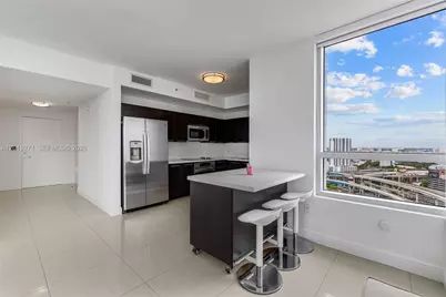 90 SW 3rd St #2504, Miami, FL 33130 - Photo 3