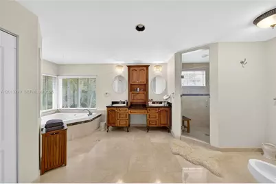 8560 NW 164th St, Miami Lakes, FL 33016 - Photo 43