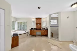 8560 NW 164th St, Miami Lakes, FL 33016 - Photo 43
