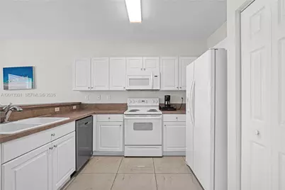 9354 SW 220th St, Cutler Bay, FL 33190 - Photo 7